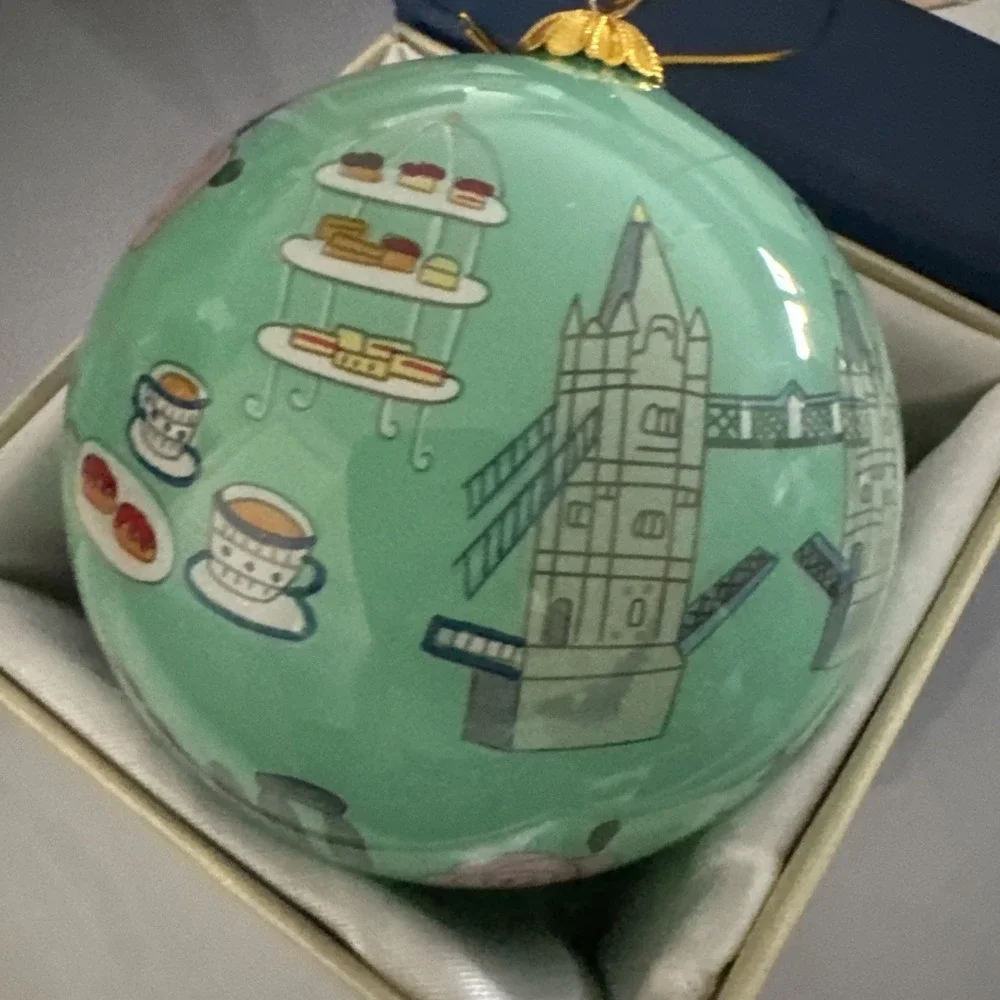 World Market Li Bien 2025 England Global Ball Glass Ornament Christmas Green